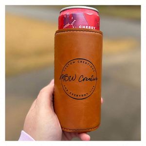 Porte-canettes en cuir PU avec logo personnalisé en relief, refroidisseur de canettes en similicuir, cadeaux pour garçons d'honneur, faveurs de mariage - Product Image 1