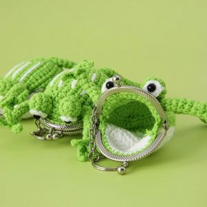 Porte-monnaie en crochet vert frais, motif flocon de neige, tissé au fil, sac rigide suspendu sécurisé pour Noël, motif grenouille à longues pattes - Product Image 6