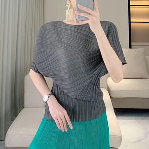 PY 2026 Elegant Style Miyake Pleated Crew Neck Short Sleeve Loose Fit Eco-Friendly Women's Casual <b>Top</b> Bulk Wholesale Online - Product Image 5