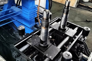 Machine de moulage par extrusion-soufflage entièrement automatique pour la fabrication de fûts et de barils en <span class=keywords><strong>plastique</strong></span> HDPE de <span class=keywords><strong>250</strong></span> l, 220 <span class=keywords><strong>litres</strong></span>, 200 <span class=keywords><strong>litres</strong></span>, 200l, 220l - Product Image 2