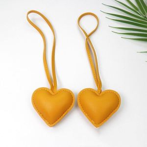 Porte-clés Cœur en Cuir PU Tendance Chien Teckel pour Voiture et Sac, Pendentif Mignon pour Femmes, Accessoires de Décoration pour Sacs – Vente Chaude - Product Image 6
