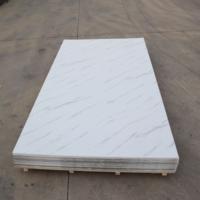 Panneau mural en PVC imperméable, élégant, blanc, symétrique, imitation marbre gris clair, avec des motifs de pierres naturelles équilibrés