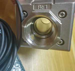 Capteur de débit électromagnétique sans contact KEYENCE FD-M100AYP, série FD-M, transversal PNP 100 L/min FD M100AYP - Product Image 4