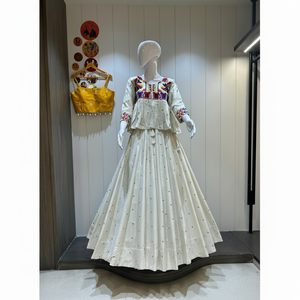 Comprar tela de algodón Khadi puro de color blanco Chaniya Choli con trabajo pesado Butti tradicional Navratri Chaniya Choli - Product Image 1