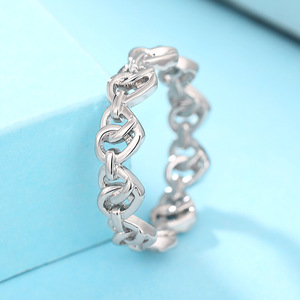 Anello alla Moda con Catena a Cuore, Design Minimalista ed Elegante, Gioiello da Indossare Quotidianamente per Donne - Product Image 5