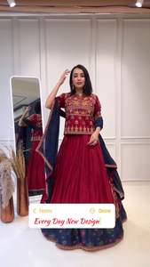 Exquisito rayón puro Lehenga Choli y Gamthi intrincadamente bordado trabajo boda Lehenga Choli PARA VENTA DE EXPORTACIÓN - Product Image 6