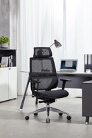 Chaise de bureau ergonomique au design moderne avec appuie-tête réglable en maille et tissu pour cadres.