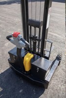 Chariot élévateur mobile électrique haut de gamme pour entrepôt, avec capacité de levage élevée, provenant d'un fabricant fiable