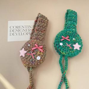 Cache-oreilles en laine style forêt avec nœud étoile, pompons et lacets, chauds et élégants pour femme adulte, idéaux pour l'automne et l'hiver, pour le voyage et la décoration, pour rester au chaud - Product Image 3