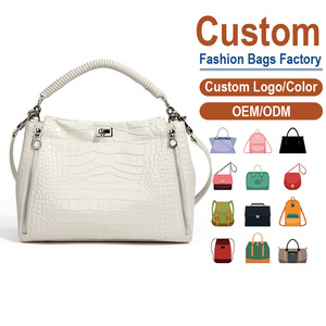 Sac bandoulière en cuir pleine fleur gaufré crocodile, finition brillante avec poignées spirales et fermeture double zip, idéal pour le bureau et les week-ends - Product Image 1