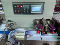Machine d'emballage horizontale pour barre chocolatée sucette