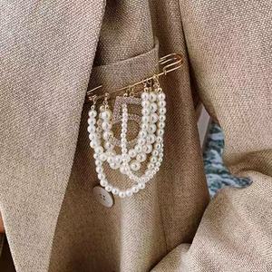 Broche de luxe de créateur NO.5, pendentif en perles, broches élégantes <span class=keywords><strong>pour</strong></span> vêtements, épingle à broche, bijoux de mode <span class=keywords><strong>pour</strong></span> femmes, nouveau catalogue - Product Image 5