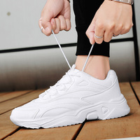 Baskets décontractées unisexes blanches imperméables en PU à plateforme, avec logo personnalisé OEM ODM, à lacets, semelle épaisse, légères, pour la marche et le sport