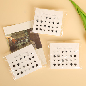 Boucles d'oreilles coréennes en alliage de zinc avec strass en forme de fleur, tige en plastique, 6 paires pour femmes et étudiantes - Product Image 4