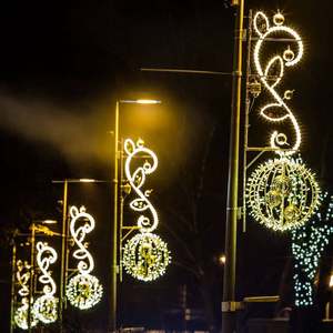 Lumières LED 2D à motif étoile de haute qualité IP65 pour extérieur, avec couleur personnalisable et installation facile pour les poteaux de rue de Noël - Product Image 1