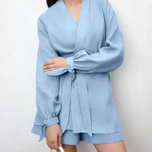Chemises de nuit sexy personnalisées Icesilk Mini pyjamas Vêtements de maison pour femmes Col en V chaud Chemise de nuit en satin Vêtements de nuit d'été/ - Product Image 4