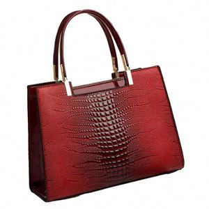 Sac fourre-tout tissé de luxe léger et tendance, sac à bandoulière en cuir fait main pour femme, mini sac fourre-tout 2-en-1 tressé avec couleur printanière - Product Image 2