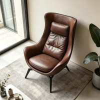Fauteuil d'appoint relaxant à dossier haut en cuir marron avec structure à quatre pieds en fibre de verre électroplaquée mate pour salon