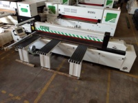 Scie à panneaux CNC à coupe automatique de bois Scie à faisceau alternatif automatique pour le travail du bois