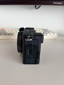 กล้องมิเรอร์เลส <span class=keywords><strong>Sony</strong></span> <span class=keywords><strong>Alpha</strong></span> A7C II มือสอง ความละเอียด 4K 60p เซ็นเซอร์ CMOS 33MP รองรับ SD Card เหมาะสำหรับถ่ายภาพบุคคลและสัตว์เลี้ยง - Product Image 3