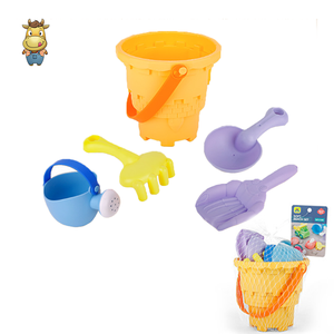 Ensemble de 5 jouets de plage en plastique souple PE : seau à sable, arrosoir, pelle, râteau, tamis pour enfants, été, bac à sable - Product Image 4