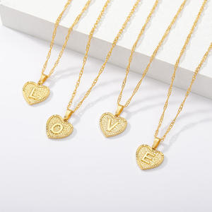 สร้อยคอรูปหัวใจสแตนเลสชุบทอง18K ตัวอักษร - Product Image 3