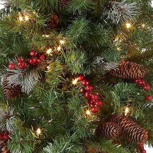 Árbol de Navidad Artificial Mini Abeto Crestwood Preiluminado de 4 pies con 100 Luces Claras, 230 Puntas, Piñas Brillantes, Bayas Rojas y Detalles Dorados - Product Image 2