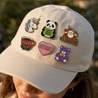 Épinglette en émail dur cloisonné, badge métallique personnalisé, épinglette de récompense plaquée or pour cadeau d'entreprise, conception gratuite, vente en gros, faible MOQ