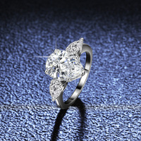 Cincin Moissanite 4CT VVS Bentuk Tetesan Air Mata Memanjang dengan Aksen Twin Pear, Finishing Platinum Perak 925, Polesan Fire Max, Perhiasan Siap Pakai untuk Acara