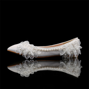 All'ingrosso nuove scarpe comode da <span class=keywords><strong>donna</strong></span> scarpe casual da <span class=keywords><strong>donna</strong></span> in <span class=keywords><strong>pelle</strong></span> sintetica di alta qualità con perle di pizzo bianche scarpe da sposa - Product Image 4