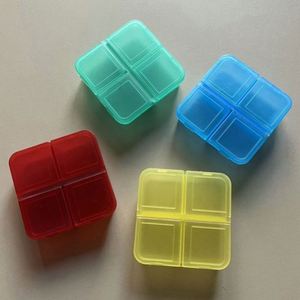 JH Medibox Boîte à pilules hebdomadaire portable, multicolore, en PP de qualité alimentaire, résistante aux enfants, à 4 compartiments, en forme de blocs de construction - Product Image 2