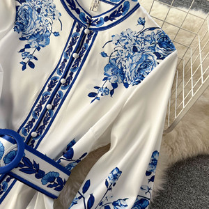 Abito Lungo da Donna Bianco Rosso Blu con Stampa Floreale Tribale, Maniche Lunghe, Cintura Annodabile, Stile Boho Vintage Etnico, Fluido, Lunghezza al Pavimento, Primavera - Product Image 1