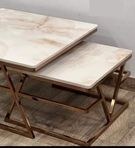 Tables basses modernes luxueuses avec dessus en marbre et pieds géométriques élégants en laiton pour salle à manger, salon, maison, cuisine, chambre à coucher - Product Image 1