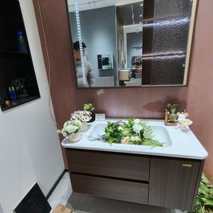 Armoire de salle de bain murale marron avec rangement et miroir, lavabo à bords arrondis et corps d'armoire arrondi - Product Image 2