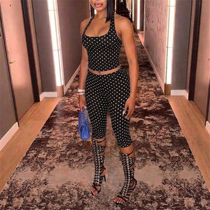 Conjunto Sexy de Verano 2026 para Mujer: Top Corto sin Mangas con Cuello Halter y Cordones, Pantalones Capri Ajustados con Estampado de Puntos - Product Image 2