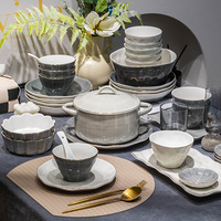 Service de table en céramique de luxe léger de style nordique, 60 pièces, en porcelaine fine moderne, comprenant bols, assiettes et baguettes, idéal pour un cadeau de pendaison de crémaillère