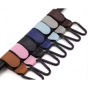 Échantillon Gratuit : Crochets de Poussette en Cuir PU pour Bébé, Crochets Rotatifs à 360 Degrés pour Poussette, Accessoires de Poussette - Product Image 4