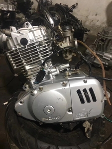 Moteur d'occasion d'origine pour moto Suzuki King, culasse <span class=keywords><strong>125cc</strong></span>, compatible Zuanbao Qingqi 150, moteur universel GN GS - Product Image 1