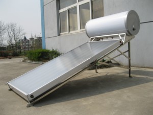 Calentador de Agua <span class=keywords><strong>Solar</strong></span> de Placa Plana Presurizado de 100L-300L para Uso Comercial, Hotelero, Doméstico y Exterior, Eficiencia Energética Clase A - Product Image 4