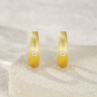 Boucles d'oreilles créoles tendance en argent sterling 925 plaqué rhodium et or avec moissanite taille ronde pour femme