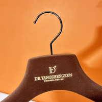 DE-LIANG Maßgefertigter Kleiderbügel mit Logo, Kunststoff mit Samtbeschichtung, Schwarz-Braun, für Hosen, Kleidung, Anzüge, Haken für Hosen, Damenbügel ohne Kopf