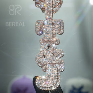 Colgante vertical personalizado con nombre de moissanita VVS, estilo hip hop, con letras de diamante baguette 3D, colgante de cadena, joyería para hombre - Product Image 2
