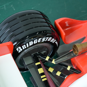 Nhà Máy Hiện Đại Tùy Chỉnh Trang Chủ Bộ Sưu Tập Trang Trí Cuộc Sống Kích Thước Nhựa F1 Đua Xe Điêu Khắc Thủ Công Mỹ Nghệ Nhựa - Product Image 3