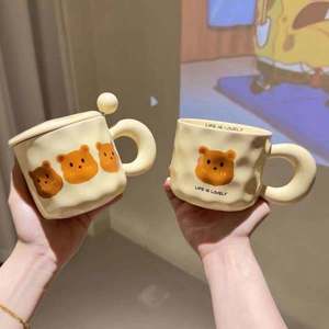 Tazza in Ceramica a Forma di Orso Giallo Latte con Logo Personalizzato, Coperchio e Cucchiaio, Design Cartoon per Caffetterie, Regalo Carino per Coppie - Product Image 2