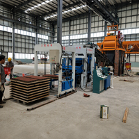 Machine de fabrication de blocs creux et emboîtables en ciment entièrement automatique 6-15, système de moulage par vibration, certification CE