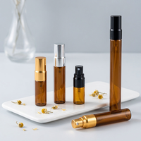 ALKA Offre Spéciale – Atomiseur de Parfum en Verre Ambré 2ml-10ml, Mini Flacon Pulvérisateur Réutilisable avec Sérigraphie et Diffuseur à Bâtonnets