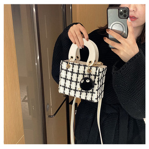 High Quality Women's PU Luxury Elegant Vintage Fashion Waterproof Portable Tweed Fabric Flowers Open Shoulder <b>Bags</b> Genuine - Product Image 3