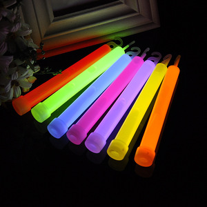 Bâtons lumineux de 6 pouces, bâtons lumineux d'extérieur, bâtons lumineux à une seule couleur, grands bâtons lumineux pour encourager, vente en gros - Product Image 1