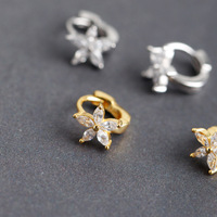 Großhandels preis Vergoldeter Schmuck bügel 925 Sterling Silber Vergoldet CZ Hochwertige Blume Huggie Ohrringe