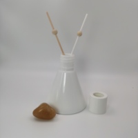 Bouteille en verre céramique opale blanche personnalisée de 100 ml avec bouchon à vis, vide, pour usage cosmétique, sérigraphiée KeRuiJia KRJ-GH17 Zhejiang